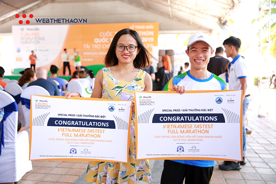Lê Tấn Hi lần đầu vô địch Đà Nẵng International Marathon với đôi giày thủng ngón